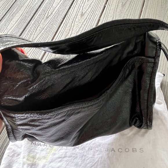 MARC BY MARC JACOBS PATENT LEATHER BLACK HANDBAG - Picture 5 of 8